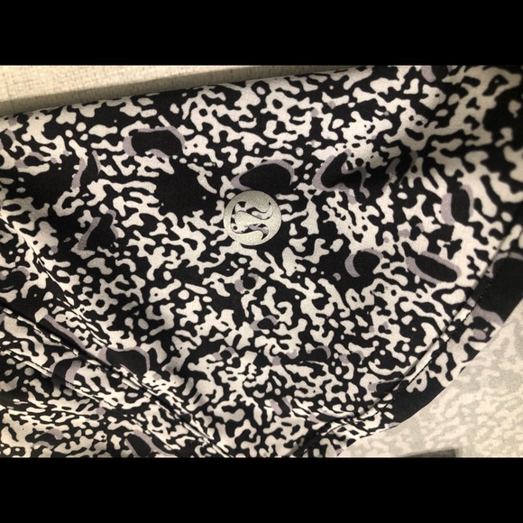 NWT Lululemon 5” Track that Shorts size 4 - Picture 8 of 9